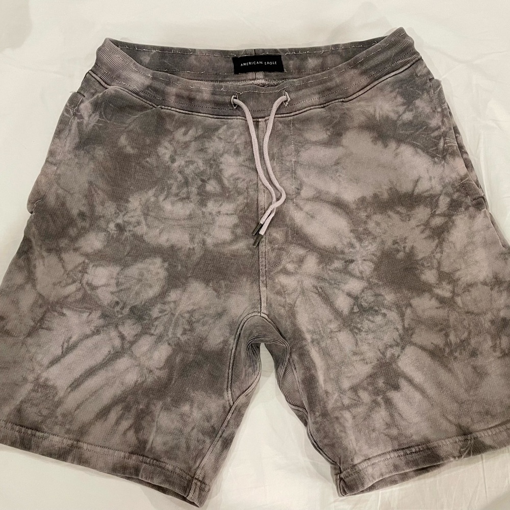 American Eagle rare tie and dye men’s active shorts. Size medium